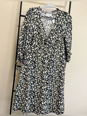 Hayden LA Daisy Floral V-Neck Mini Dress Ruched Bust and Sleeve BOHO L